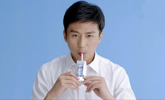 《跑男》:李晨杨颖都喝赞助的安慕希,他却没喝