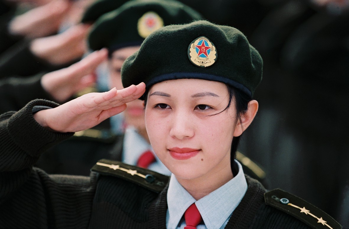 新华社记者王建民摄头戴贝雷帽的驻港部队新战士.