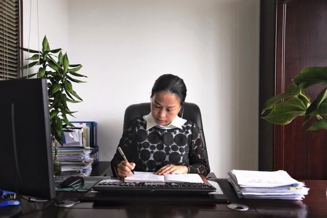 海珠|好党员邓敏:她以一腔热忱诠释共产党员的