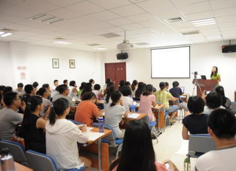 语文老师辞职创业,办教育机构,年赚百万元