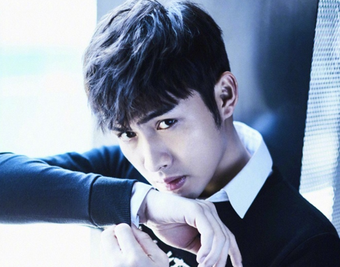 张彬彬登五月刊《时尚先生》,型男酷帅挡不住