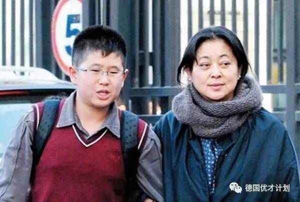 从儿子患病开始后的10年时间里, 她就从没有掉过一滴眼泪.