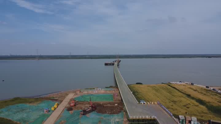 宁盐高速扬州段:施工“生命线”全速搭建 榜样引领加速项目推进 宁盐高速扬州段:施工“生命线”全速搭建 榜样引领加速项目推进