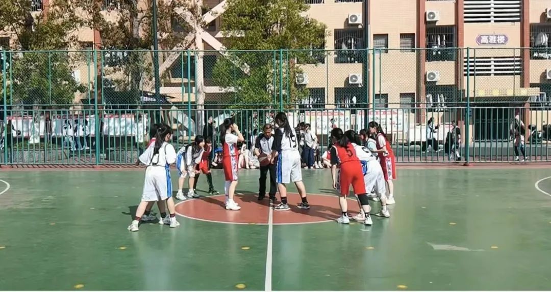 南充市江东实验小学女子篮球队勇夺高坪