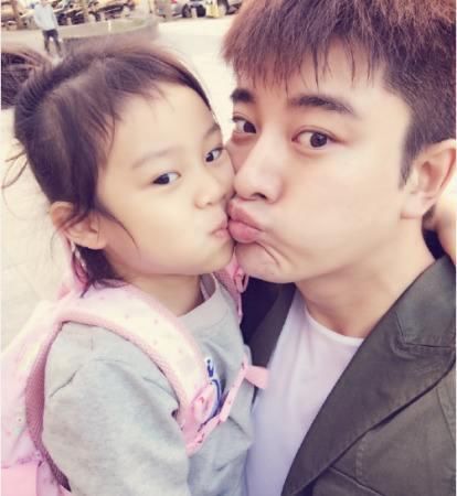 贾乃亮女儿5岁,甜馨变化程度堪称整容,李小璐