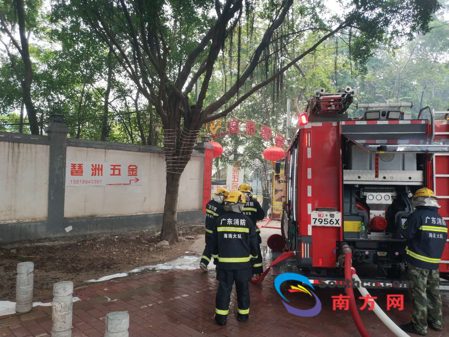 浓烟滚滚!广州万胜围地铁站附近发生火灾,现场