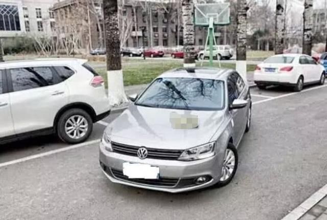 侧方位停车不会?老司机教你这个方法,一分钟搞