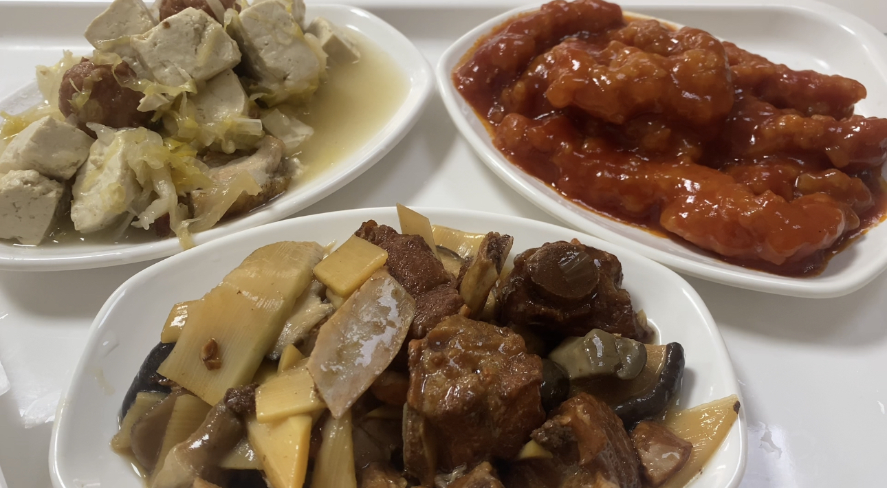 用可口饭菜“焐”热居民们的心