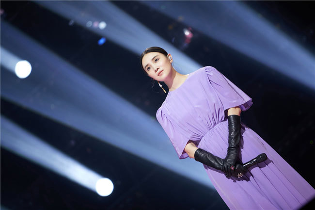 宋佳卢靖姗文松强势踢馆 首发阵容仅剩两人