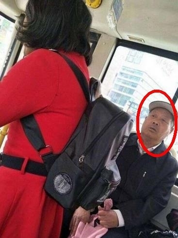 女子一上公车老伯们都露出怪表情 看到正面却惊呆了