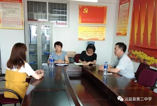 曲靖市教育局到我校对支教教师进行工作考核