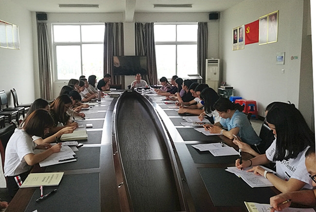 萧江学区开展中层干部工作评议