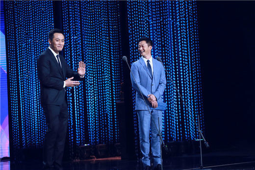 吴京亮相成龙动作电影周 与刘烨幽默 吴京亮相成龙动作电影周 与刘烨幽默