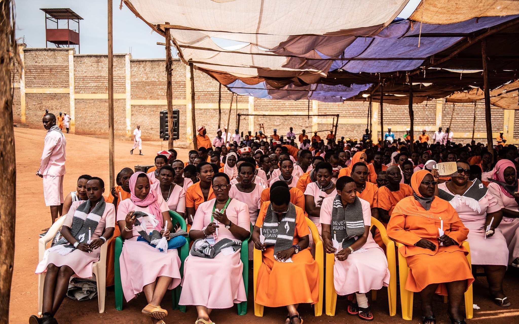 卢旺达基加利，当地监狱里的囚犯参加种族大屠杀25周年纪念仪式。