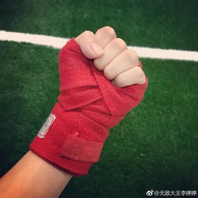 被《谈判官》的童恬恬圈粉了,原来她是杨幂公