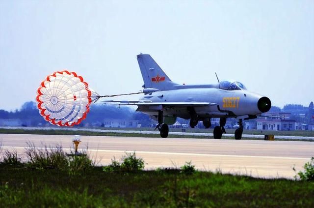 90年代中国为了购买苏27重型战斗机 曾杀光山