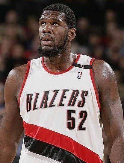 奥登:从长相来说,奥登还算是比较正常,然而不正常的是他的脸特别显老.