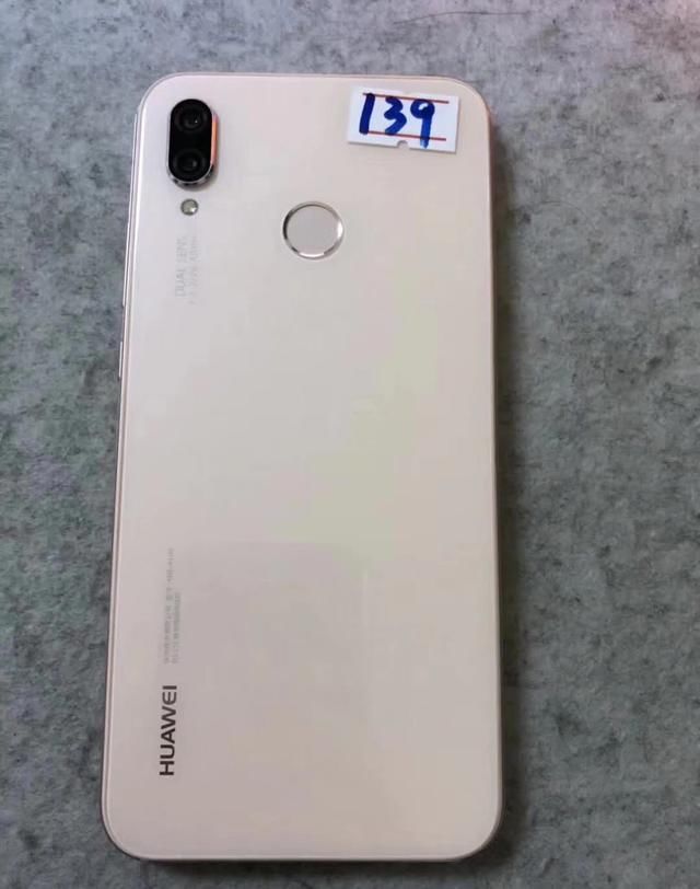 1450华为nove3E上手,千元萌刘海手机,很iPho