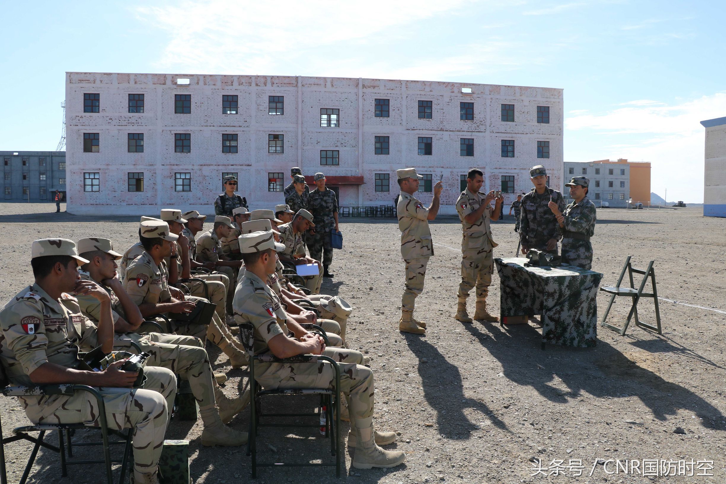 “安全环境”比赛项目裁判长李斌表示：中方提供的所有装备技术状态绝对完好；抽签过后，各国领取装备过后可以对装备进行适应操作检查，如果发现与比赛技术状态不相符的装备，可以提出申请。