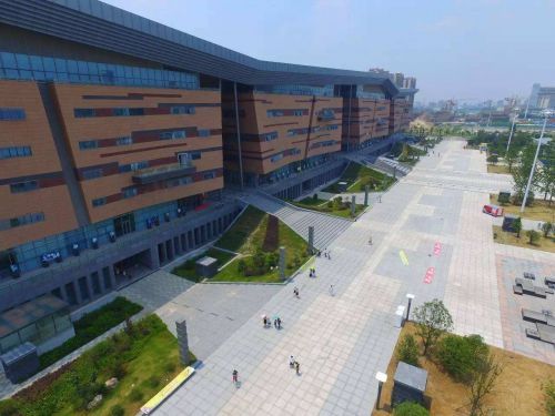 打造扬州人的“市民之家”，提供多元化的公共服务