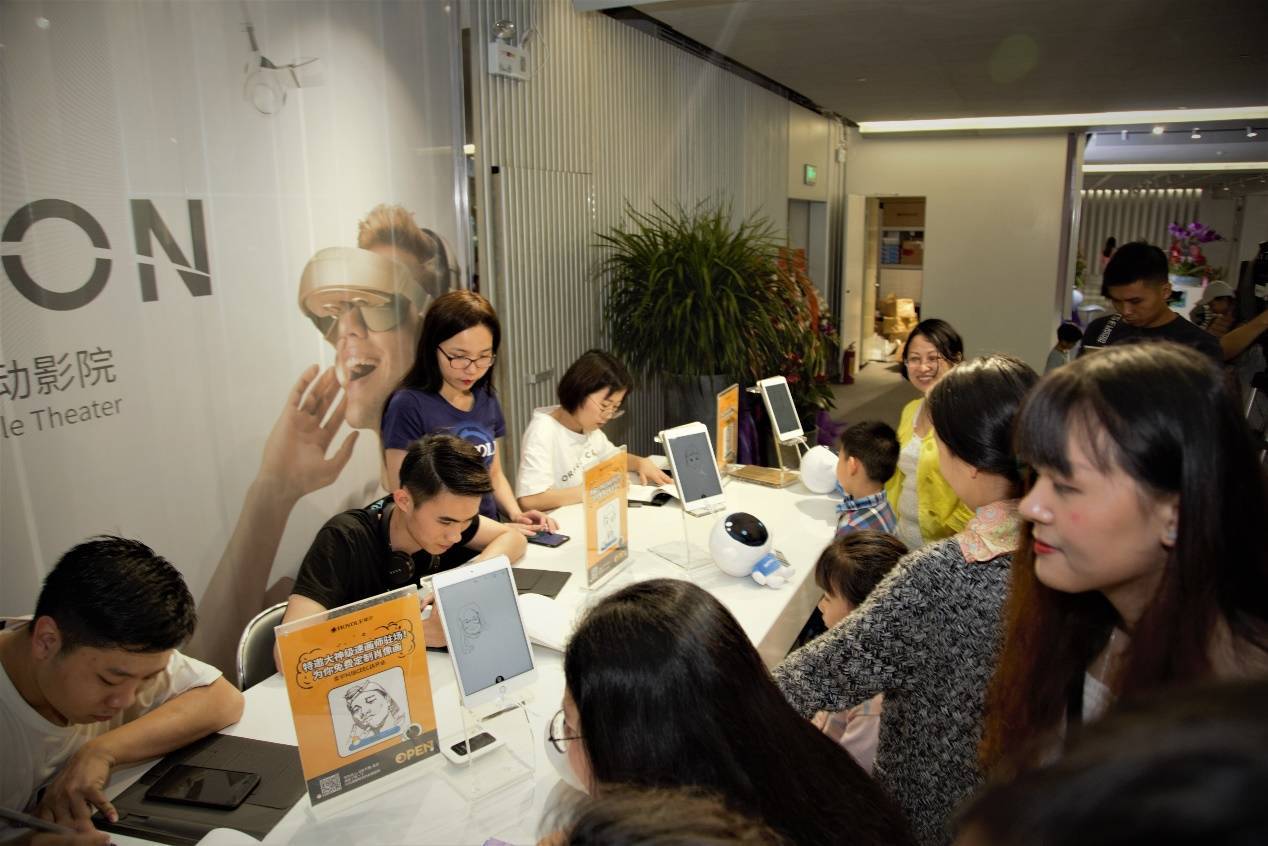 深圳柔宇科技华南区首家旗舰店进驻深圳CEE