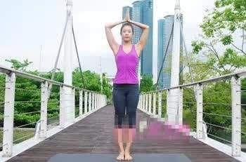 半月式瑜伽有效减腰腹脂肪:半月式瑜伽动作图