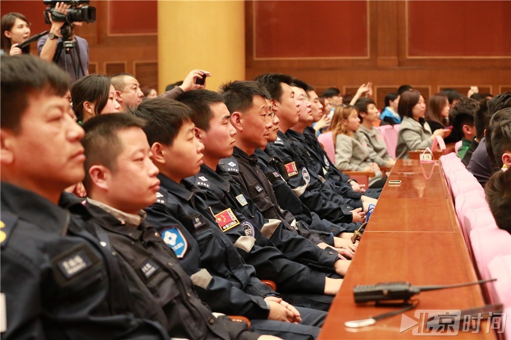 “梦的绽放”第三届寻找北京最美慈善义工颁奖大会活动现场。