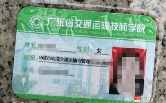 17岁女生坠亡家属称其遭同学殴打 警方:未发现有关