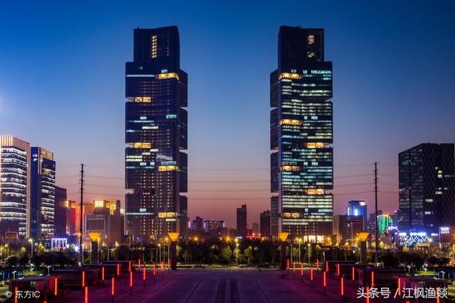 郑州火车站_2018郑州gdp(3)