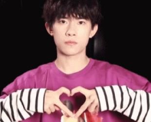 手指舞技术哪家强!欧阳娜娜张艺兴超酷 王源被