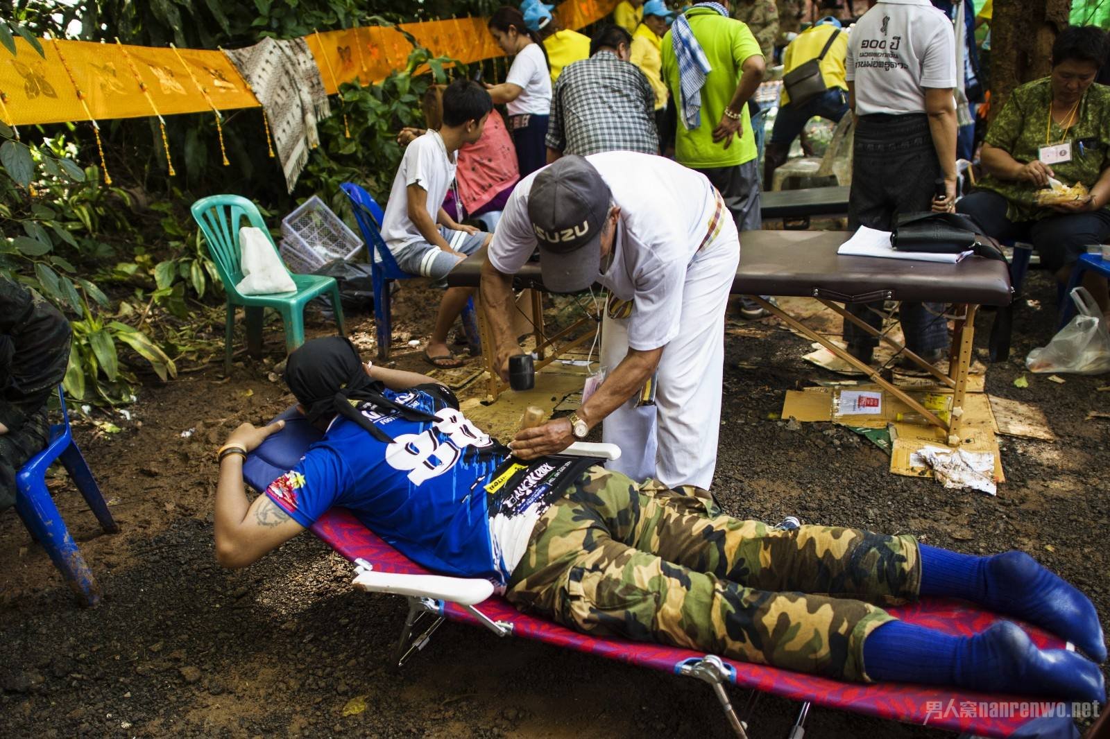 泰被困少年足球队获救出洞 救援潜水员是真英