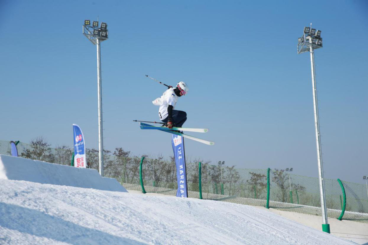 抓住冬天的尾巴!密云南山业余猫跳滑雪比赛落幕
