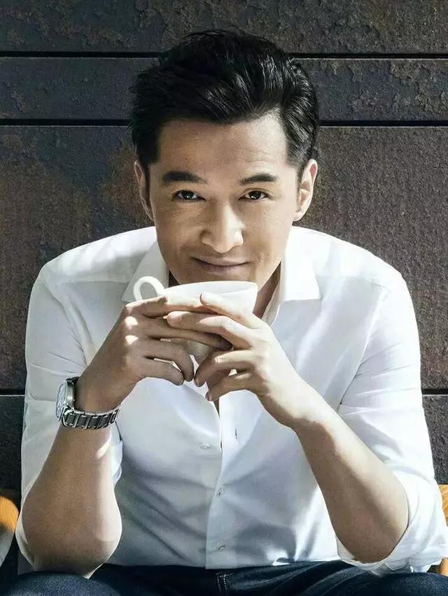 穿白衬衫的男星 初恋是王俊凯 易烊千玺很禁欲