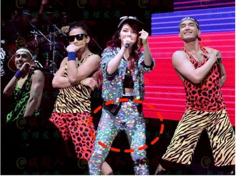 女星出席活动出丑惨不忍睹 赵丽颖张馨予景甜