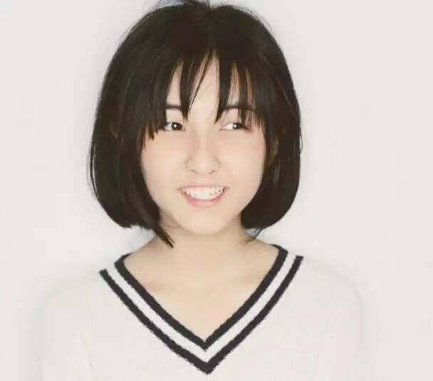 张子枫的脚吓坏了大批网友,赵丽颖与她天差地