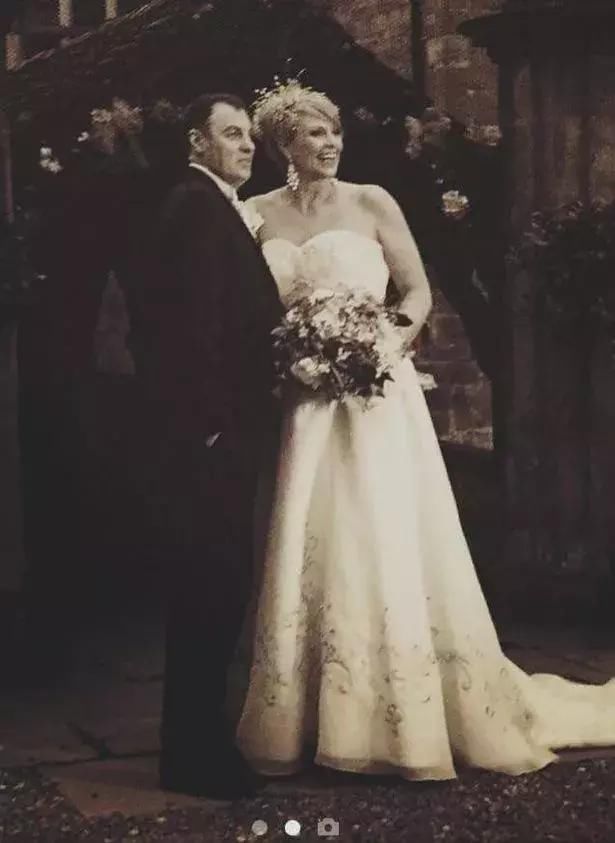 他送重病不治的妻子去瑞士安乐死,回来之后却