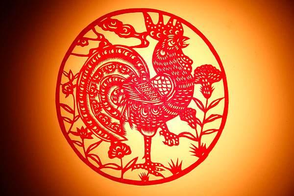 生肖鸡:桃花姻缘,菩萨拉红线!