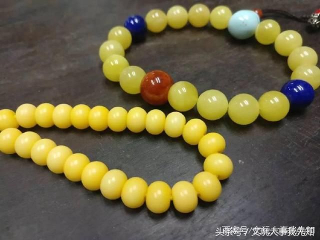 一条30元的手串和一瓶3块钱的饮料结合在一起