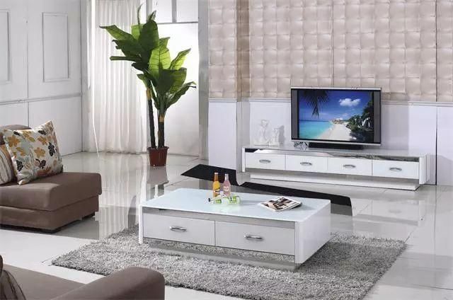 客厅装修别再买电视柜了,占地还不实用!