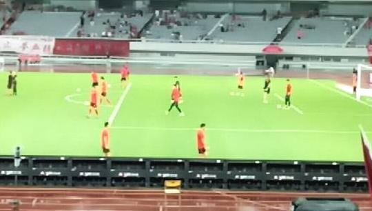 来自球迷投稿:上海上港 VS 河南建业球迷观赛