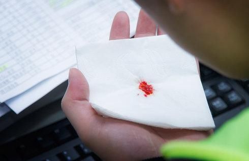 45岁男子咳嗽不断,到医院就下了病危,妻子说不