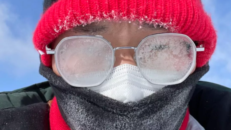 零下30度顶风冒雪,但他们说:值了!向这群挂满冰霜的电视人致敬 零下30度顶风冒雪,但他们说:值了!向这群挂满冰霜的电视人致敬