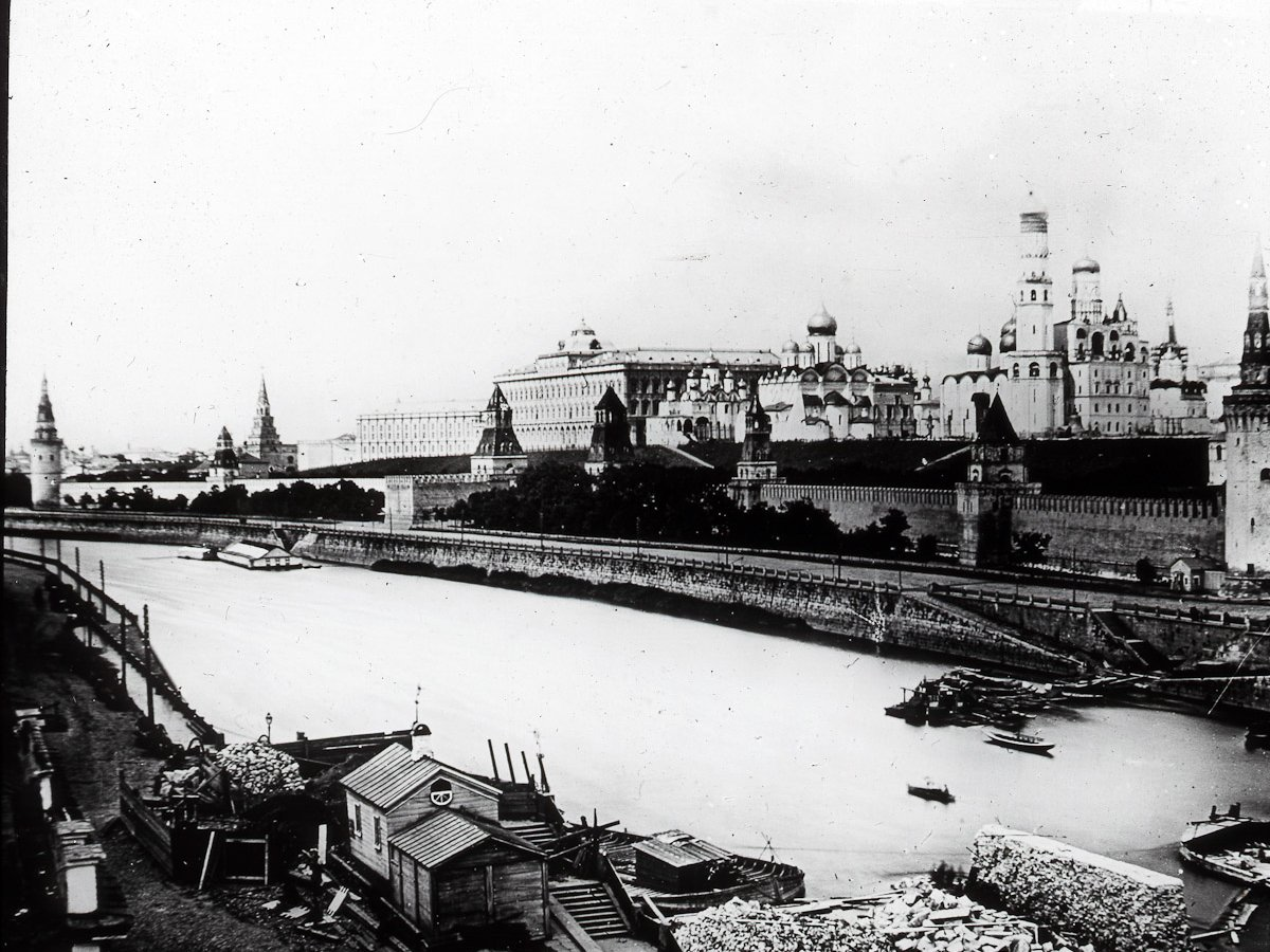 1917年，大克林姆林宫是莫斯科河岸边的主要建筑。