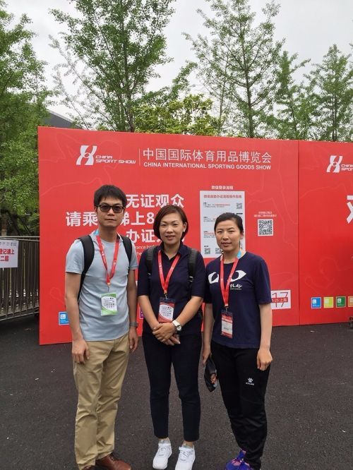 同时,福驰体育还特别邀请了女足前国脚潘丽娜,高燕前来助阵,吸引了