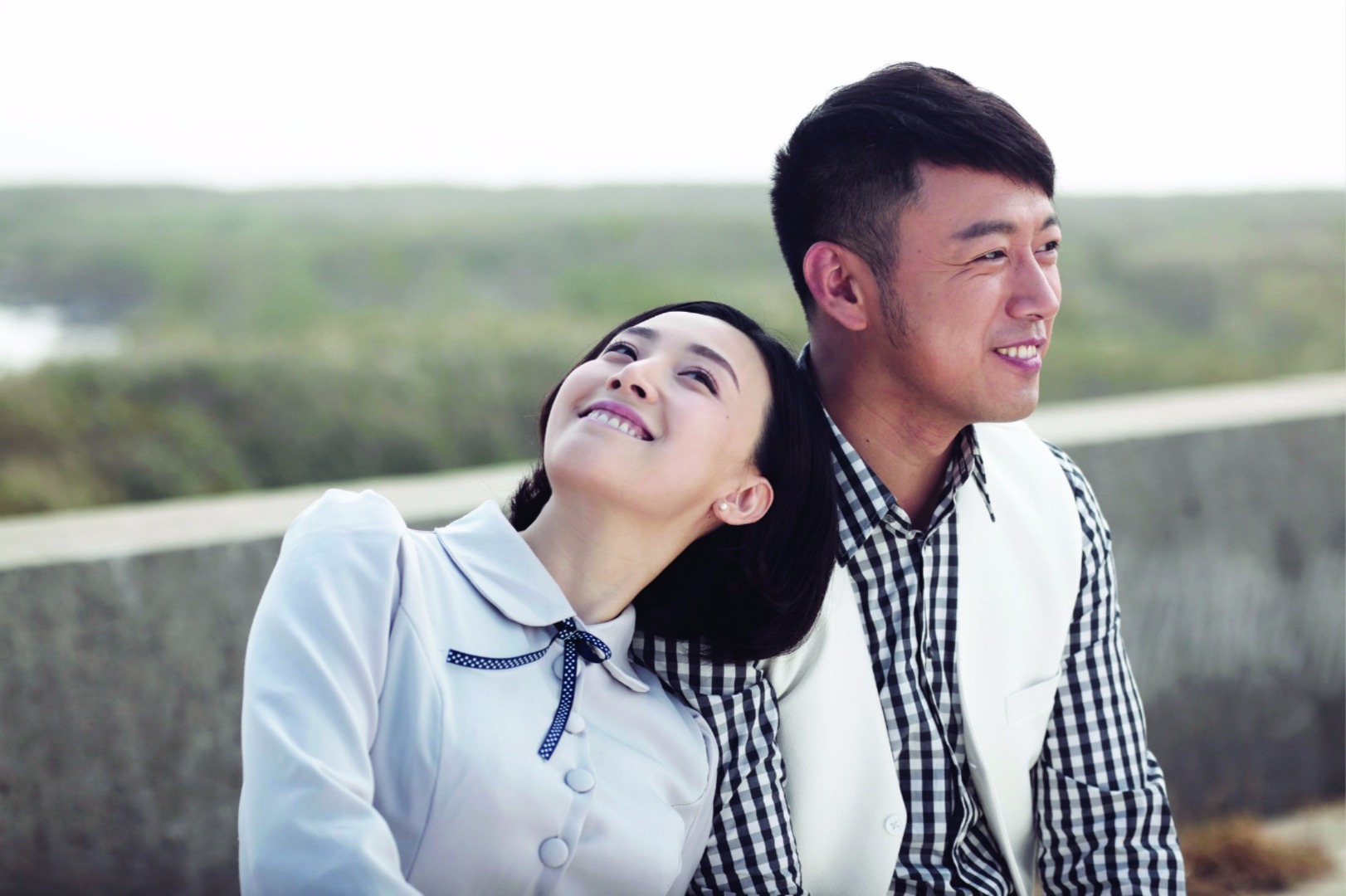 曹炳琨饰高明远、高艺涵饰夏青。另一位女主则是高艺涵饰演的夏青，夏青的善良温情也多次将观众“虐”到泪奔，更有网友送她称号为战火中的“铿锵玫瑰”。