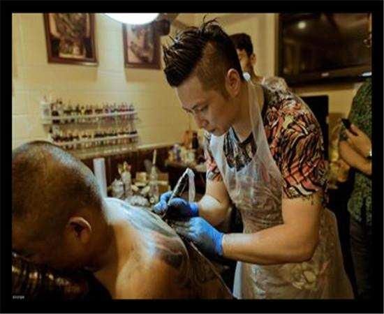 小伙纹身哪咤三太子, 几个月后果断去洗掉纹