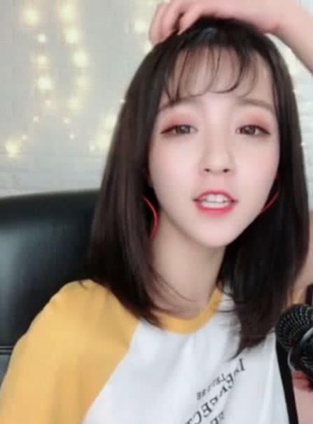 网红主播的真实名字:冯提莫的一般,代古拉K小