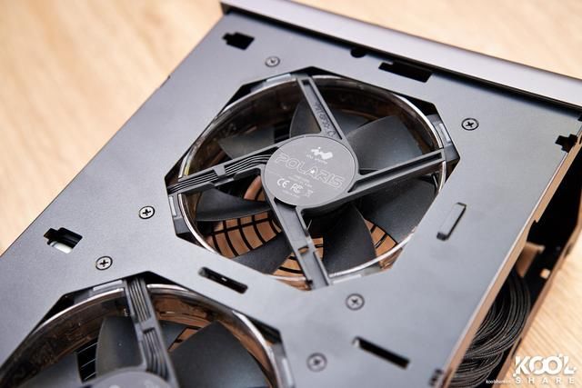 Asus XG-STATION-PRO 雷电3外置显卡盒 评测