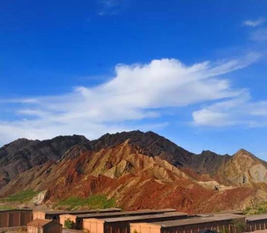 北武當生態旅遊區位於寧夏石嘴山市大武口區西北賀蘭山東麓一帶.