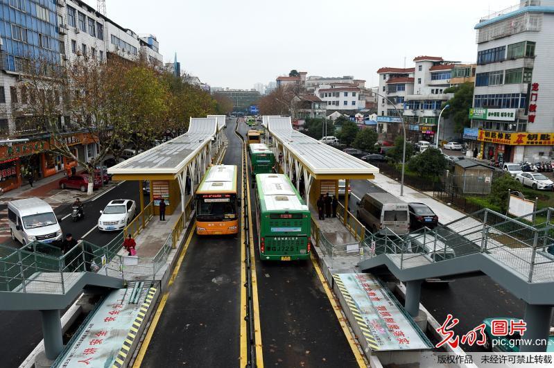 浙江义乌开通首条城区快速公交brt